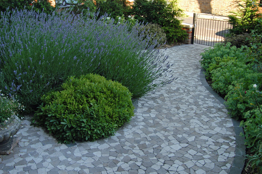 Random marble paving 